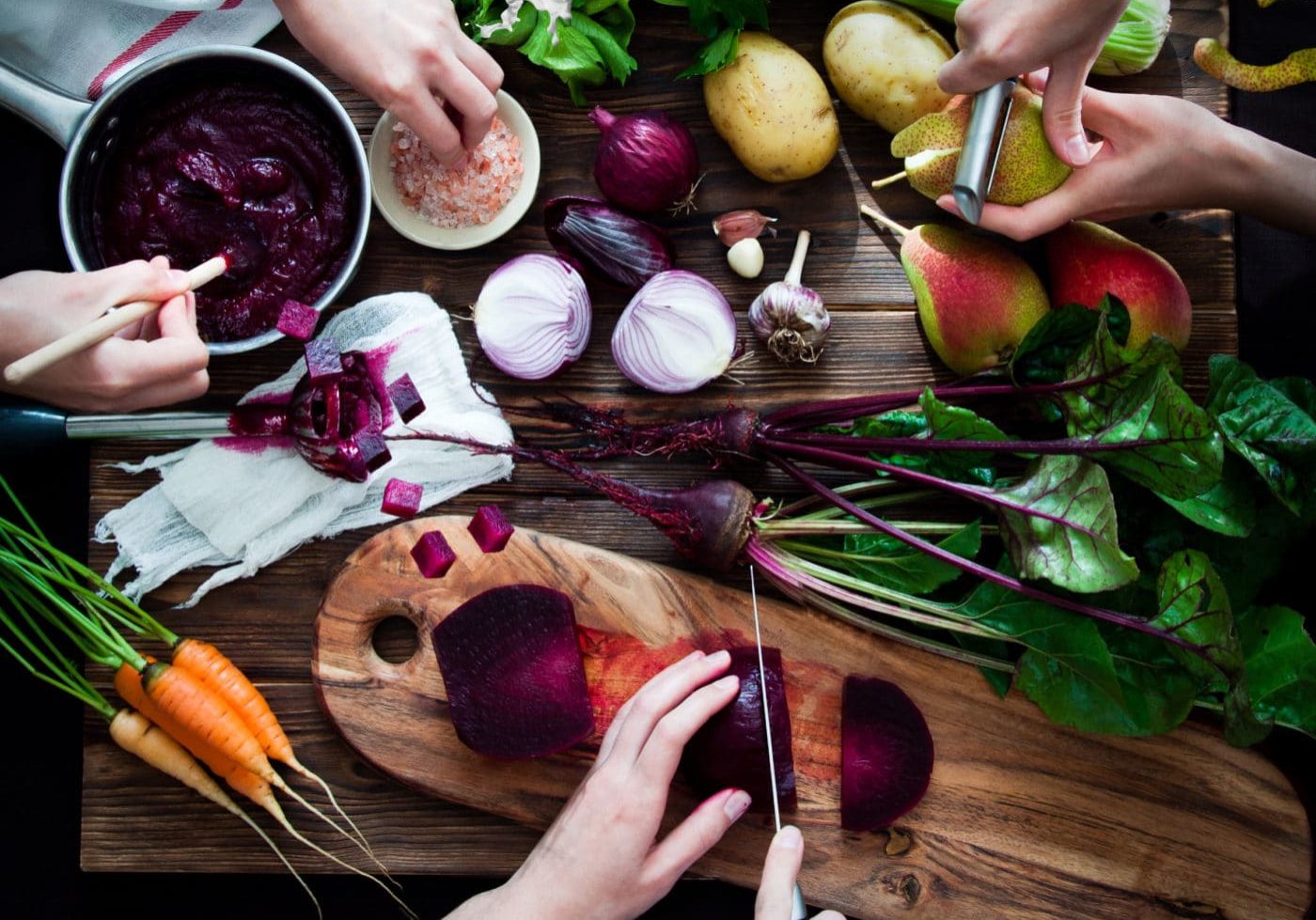 Cooking vegetable soup with beetroot
